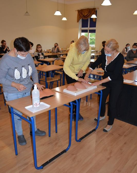 Październik miesiącem profilaktyki nowotworów piersi – ,,Medyk edukuje’’